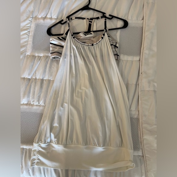 Lululemon Tank w/ built in sports Bra - Picture 1 of 2